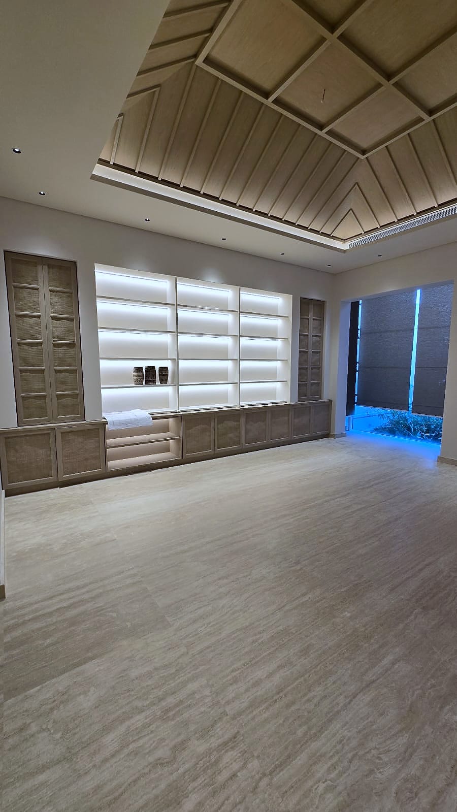Wardrobes & storage